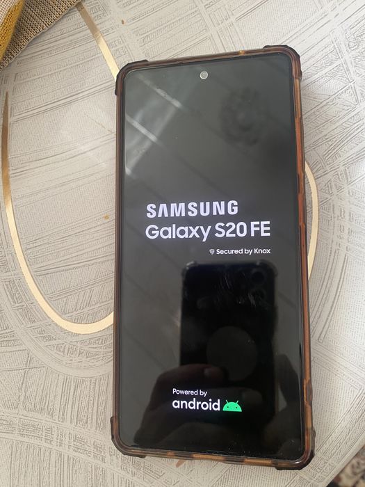Самсунг S20 FE в идеальном состояний