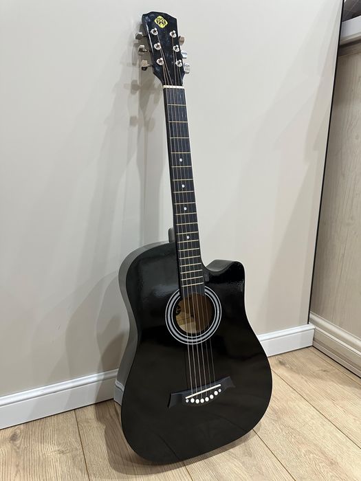 Гитара мен домбыра сатылады!