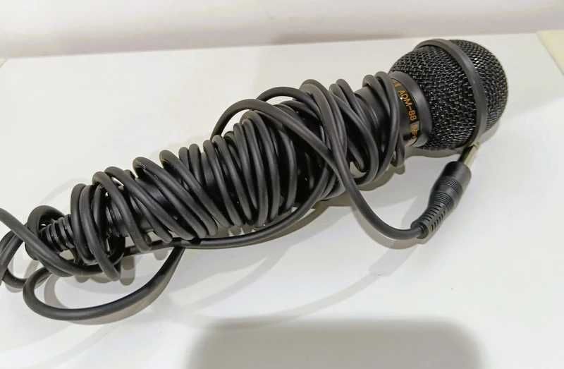 Microfon Dinamic AKAI ADM-88 – Ideal pentru Karaoke, Podcast sau Evenimente