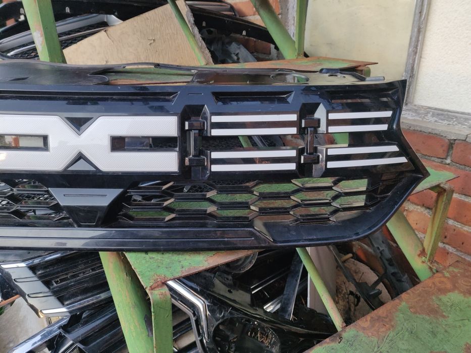 Предна Решетка за Dacia Sandero/ ляв Фар/ и Броня/   2024 г.