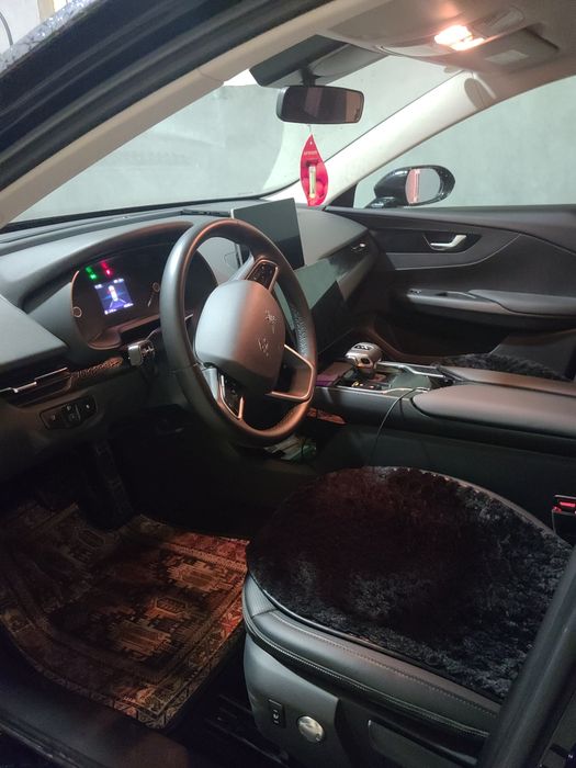 Hongqi eqm5 taksi qilinmagan srochna sotiladi