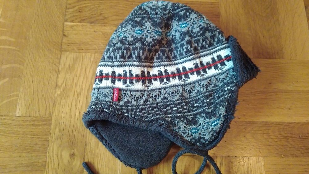 2 нови к-кта шапка, шал и ръкавици на Disney, 2-3 год.