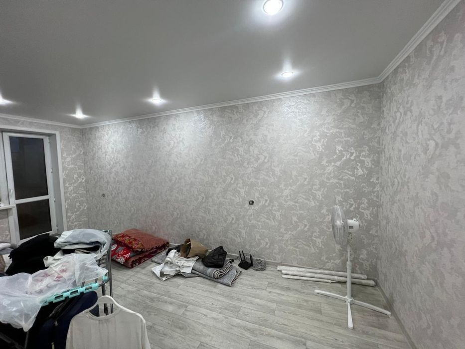 Поклейка обоев,галтелей