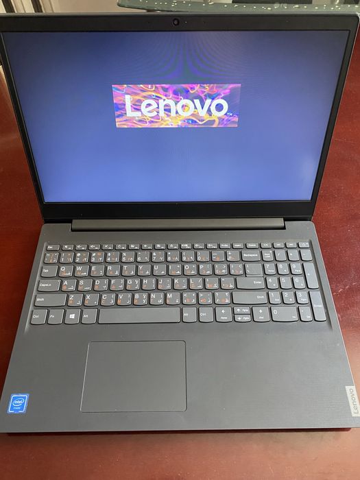 Ноутбук Lenova V15
