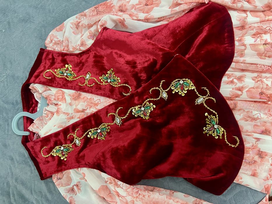 Кажекей көйлегімен сатылады