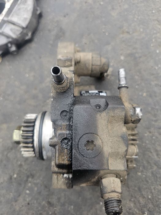 Lichidare stoc Pompa injectie Bosch Renault Trafic 2.0 Dci Opel Vivaro cod 0445010099