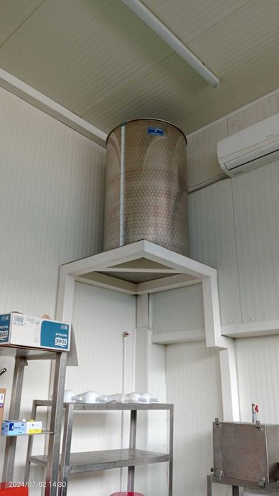 Bazin inox cu capac flotant, 600 litri, Nou! Nefolosit. Butoi vin MARCHISIO.