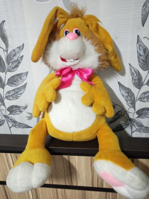 Продам зайчика музыкального.