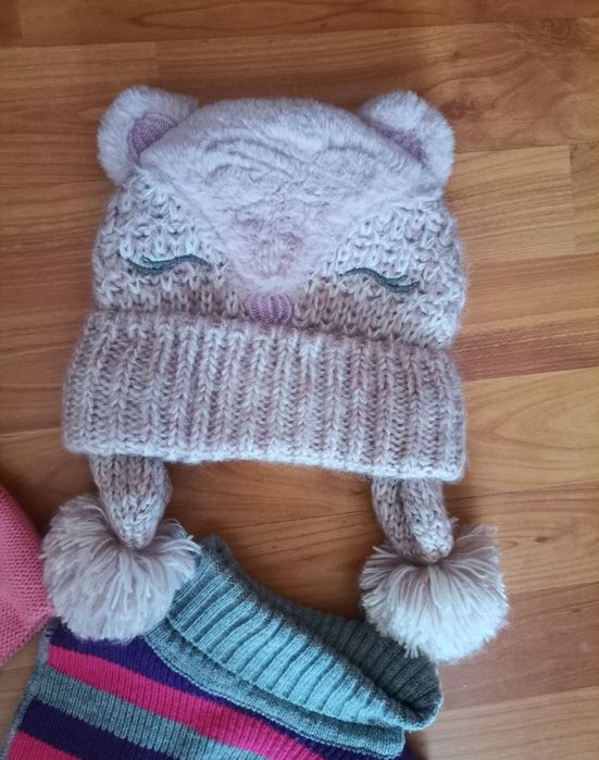 Căciuli fetite 3-4 ani, lot pret 20 lei