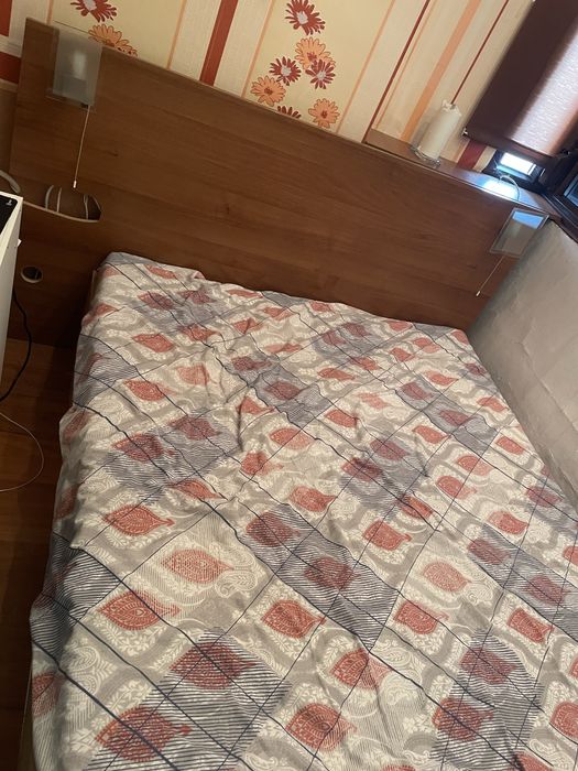 Легло с подматрачна рамка, матрак и 2 нощни шкафчета