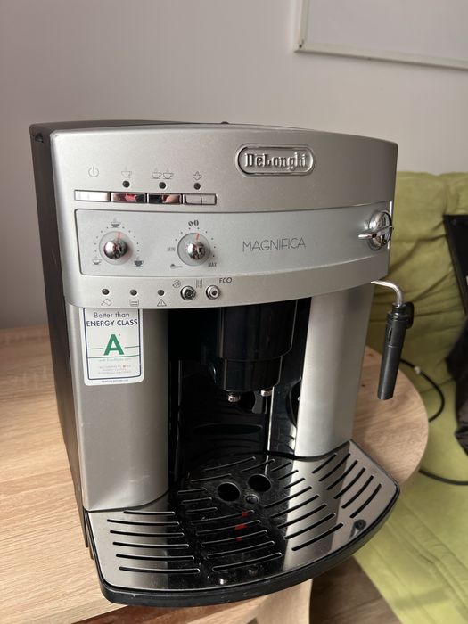 Aparat de cafea automat delonghi magnifica