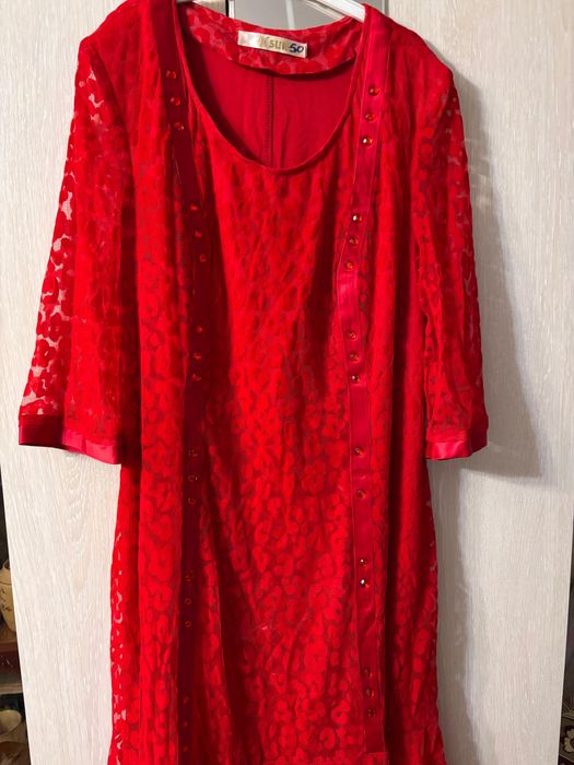 Продаю Красное платье