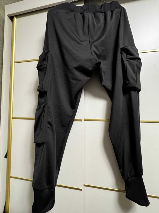 Pantaloni sport moderni