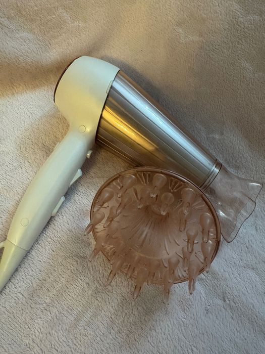 Uscător de păr Philips MoistureProtect Prestige 2300W, Ionic, cu difuzor și cutie