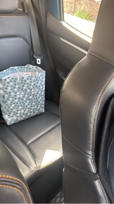 Vindem pui carne si rasa mixta