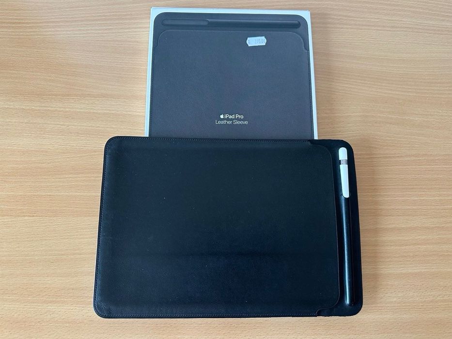Оригинален Apple Leather Sleeve за iPad Pro 10.5” – като нов!