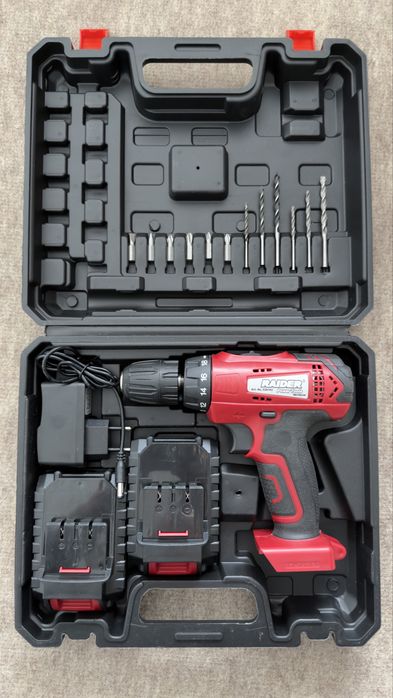 Raider 12V винтовер с две батерии, пълен комплект, като нов