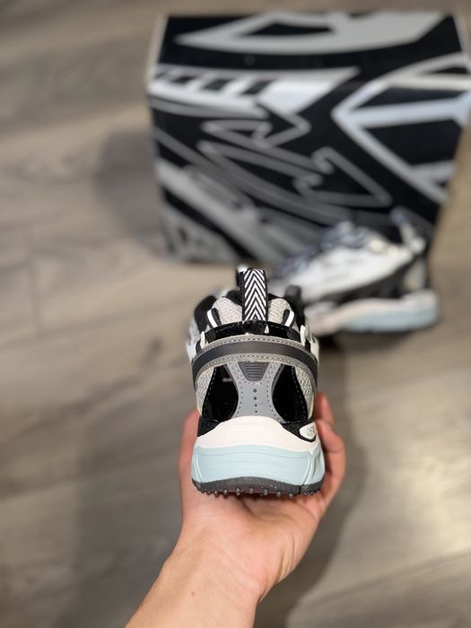 Off White Be Right Back