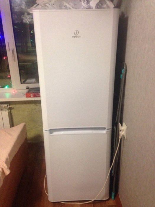 Продам холодильник Indesit bia16nf