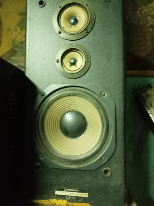 Vând boxe pioneer cs557