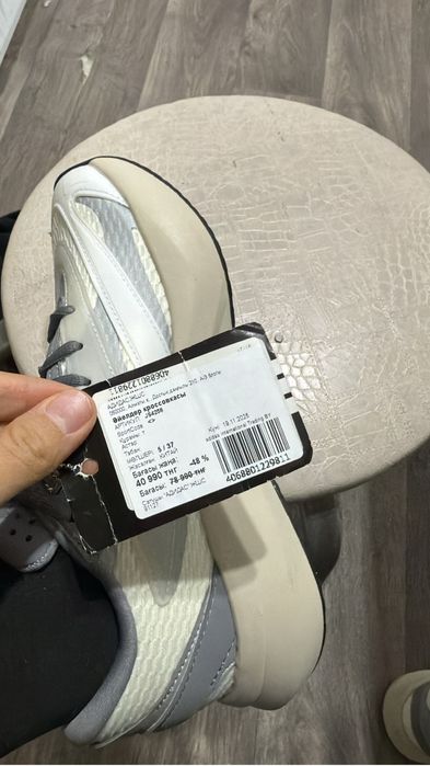 Продам новые кроссовки оригинал адидас