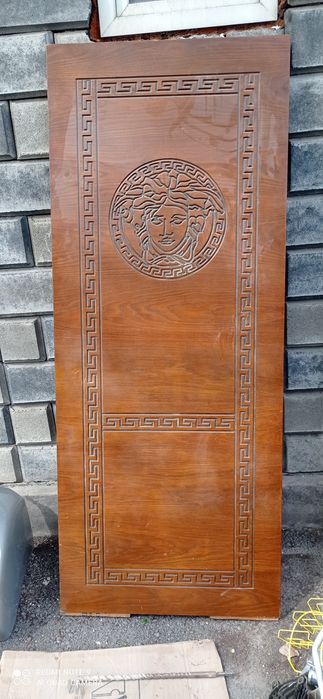 Меж комнатные дверь