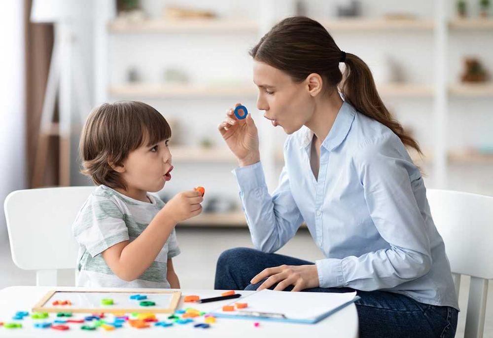 Logoped, Defektolog, Surdopedagog.