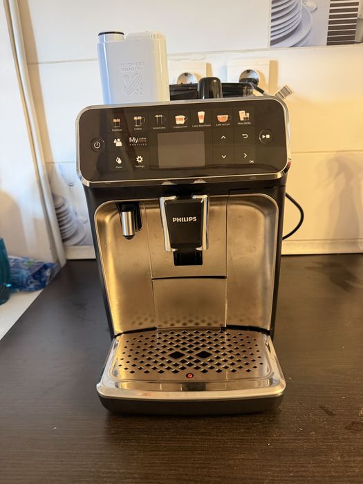 Espressor automat Philips LatteGo Seria 5400