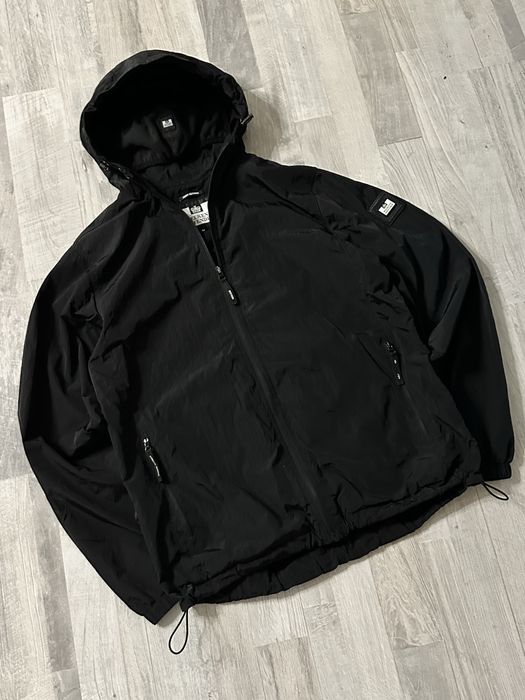 продам ветровку WEEKEND OFFENDER