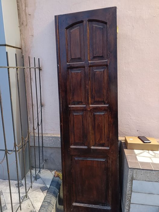 Продам большую деревянную двойную входную дверь