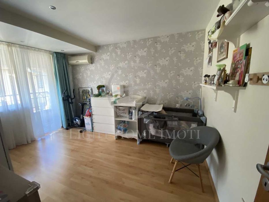 Продава се Тристаен апартамент в Пловдив, Въстанически - 120 кв.м за 1584 €/кв.м - Снимка #9