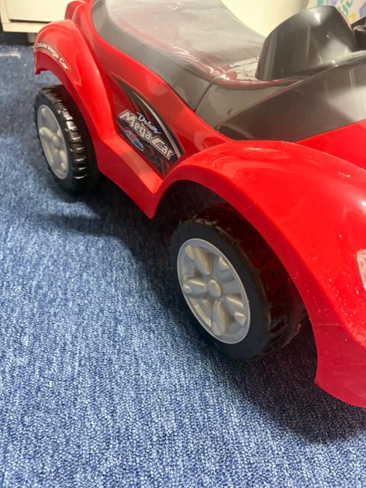 Masinuta cu melodii si sunete