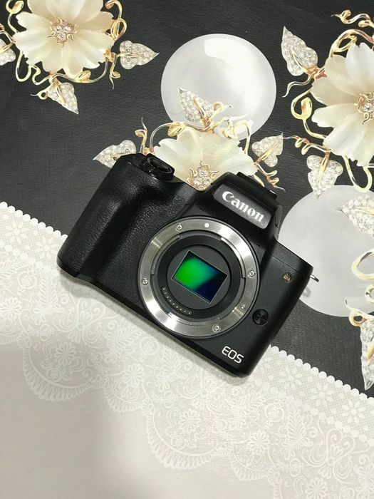 Canon m50 mark 2 sotiladi