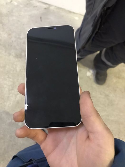 Продаю Iphone 12