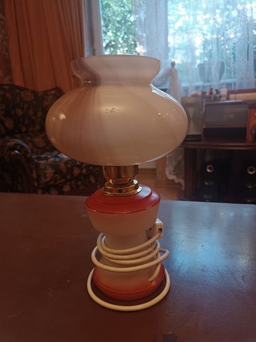 Продам настольную лампу