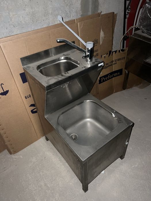 Мивка неръждавейка в много добро състояние.