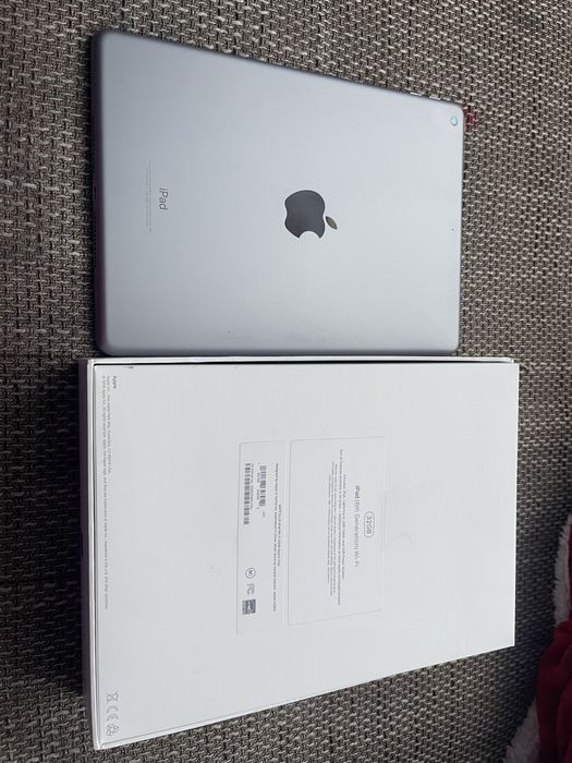 Таблет Apple iPad 6th Generation Wi Fi 32GB GSM iPhone Nike Jordan