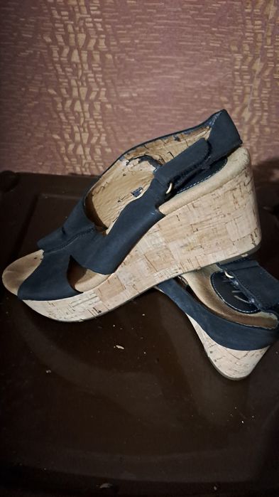 Продам босоножки Clarks, нубук, размер 40