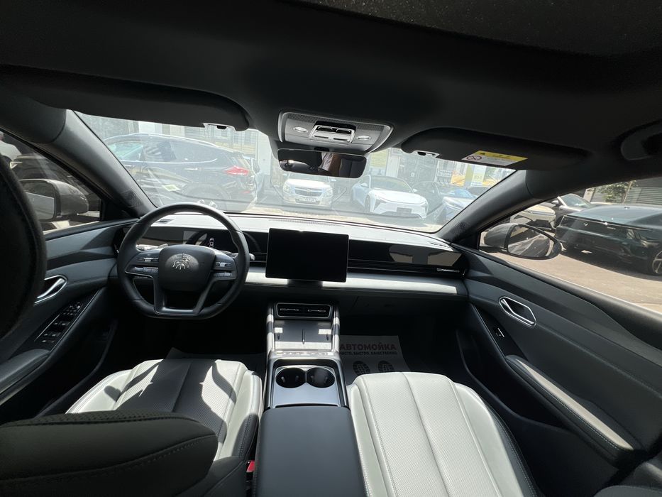 Byd Qin L mashinasi sotuvda