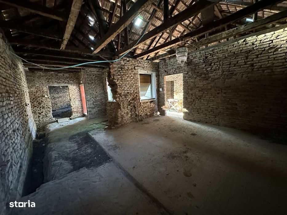 Casa 4 camere, la Roșu Interior