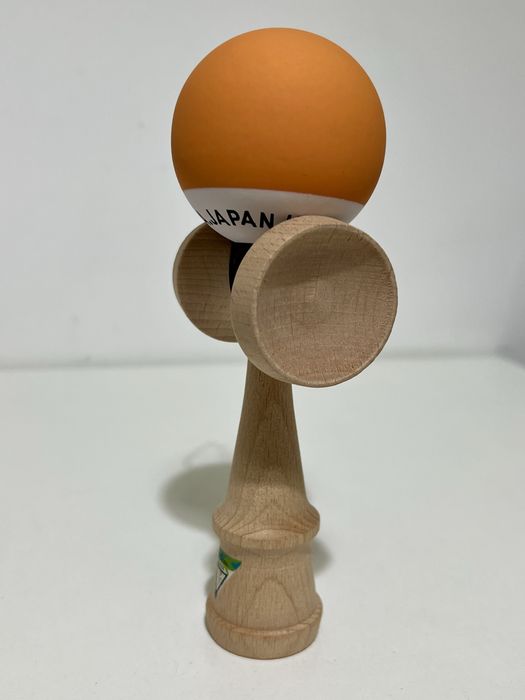 Kendama Japan - Bila cu Rubber Grip (Asemanatoare cu Krom)