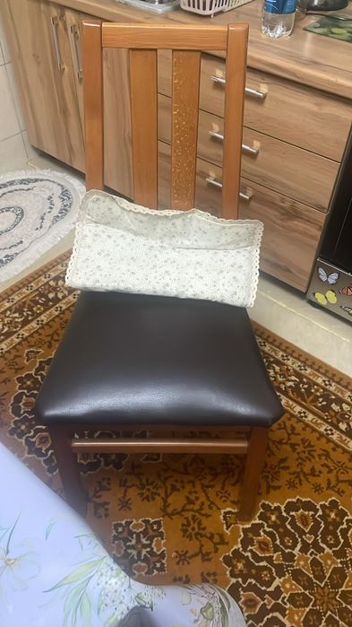 Коричневые стулья 4х