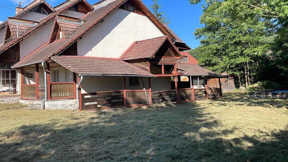 Casă de vacanță cu teren de 1000 mp.