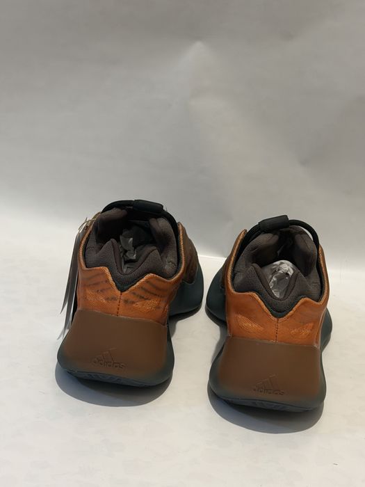 Adidasi Yeezy 700 noi originali