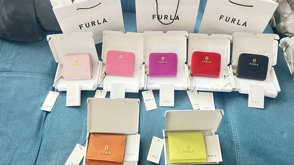 Furla Camelia в  няколко цвята и в два модела. Нови модели. С етикети care instuctions, подаръчен плик FURLA.Модел с цип и модел с капак.100% оригинал
