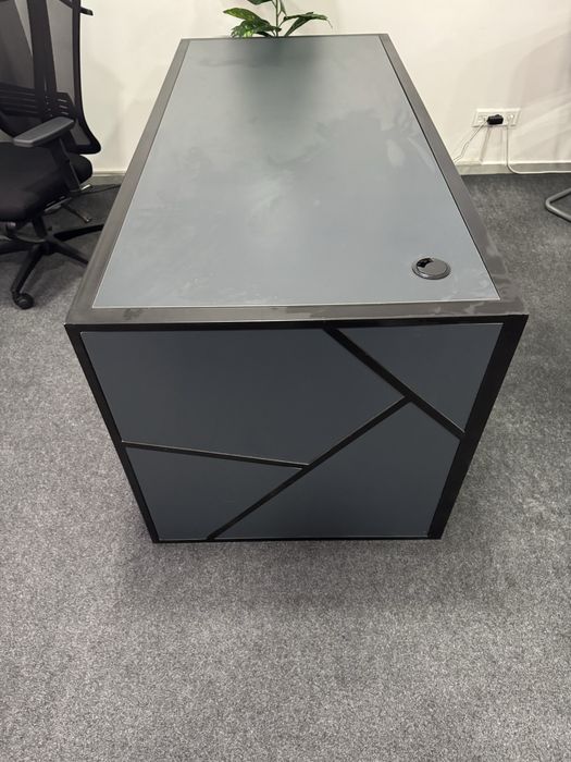 Продажа офисной мебели (руководительские столы)