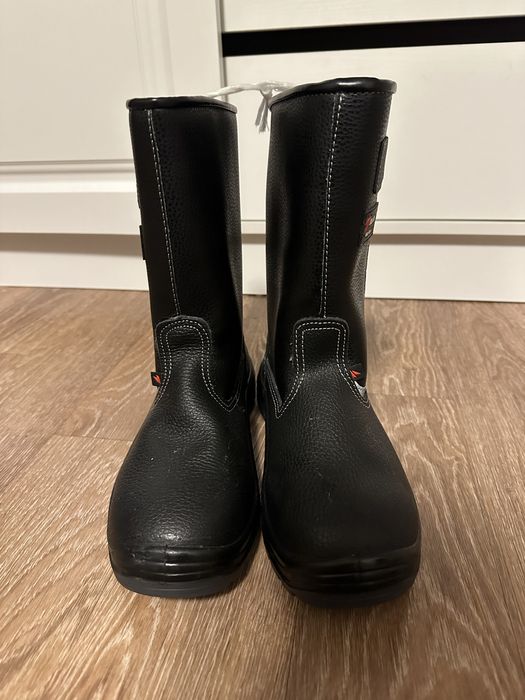 Продам зимние сапоги