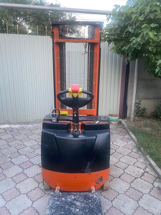 Вилочный погрузчик