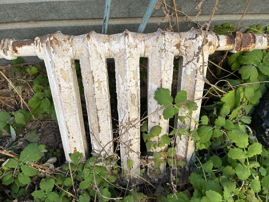 Продам радиатор отопления чугуное