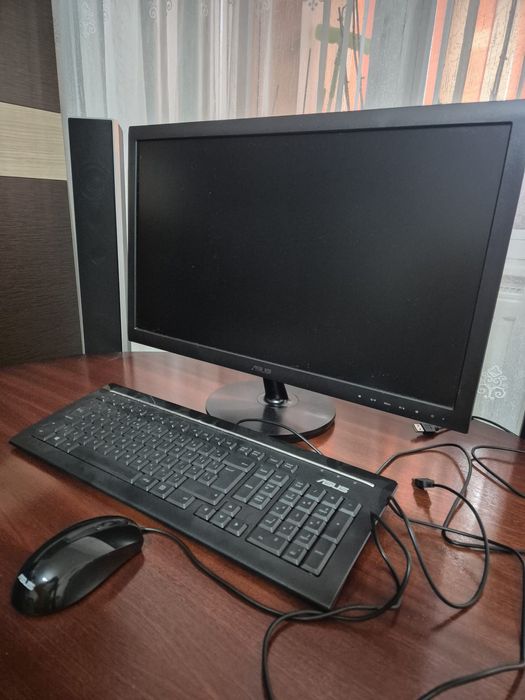 Monitor ...tastatura..mouse.. Asus